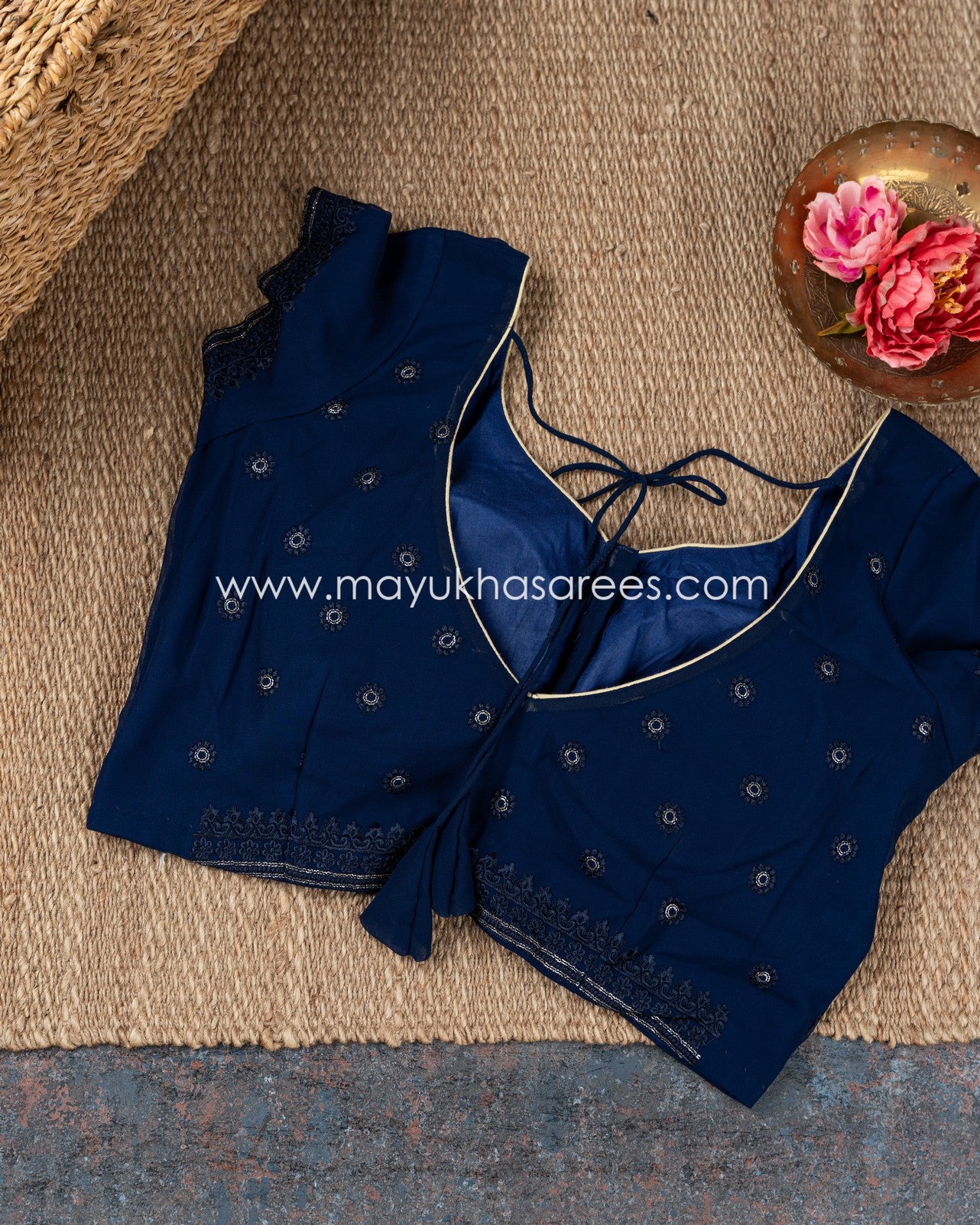 Peach And Navy Blue Tassae Tassar Saree With Chikankari Gorgette Blouse