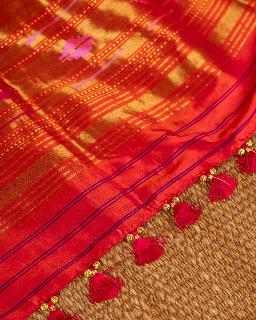 Pure Paithani Nauvari Red & Pink Dual tone Silk Saree with Peacocks and Lotus Fancy Pallu and Beautifully designed Hand embroidered Blouse in Blue
