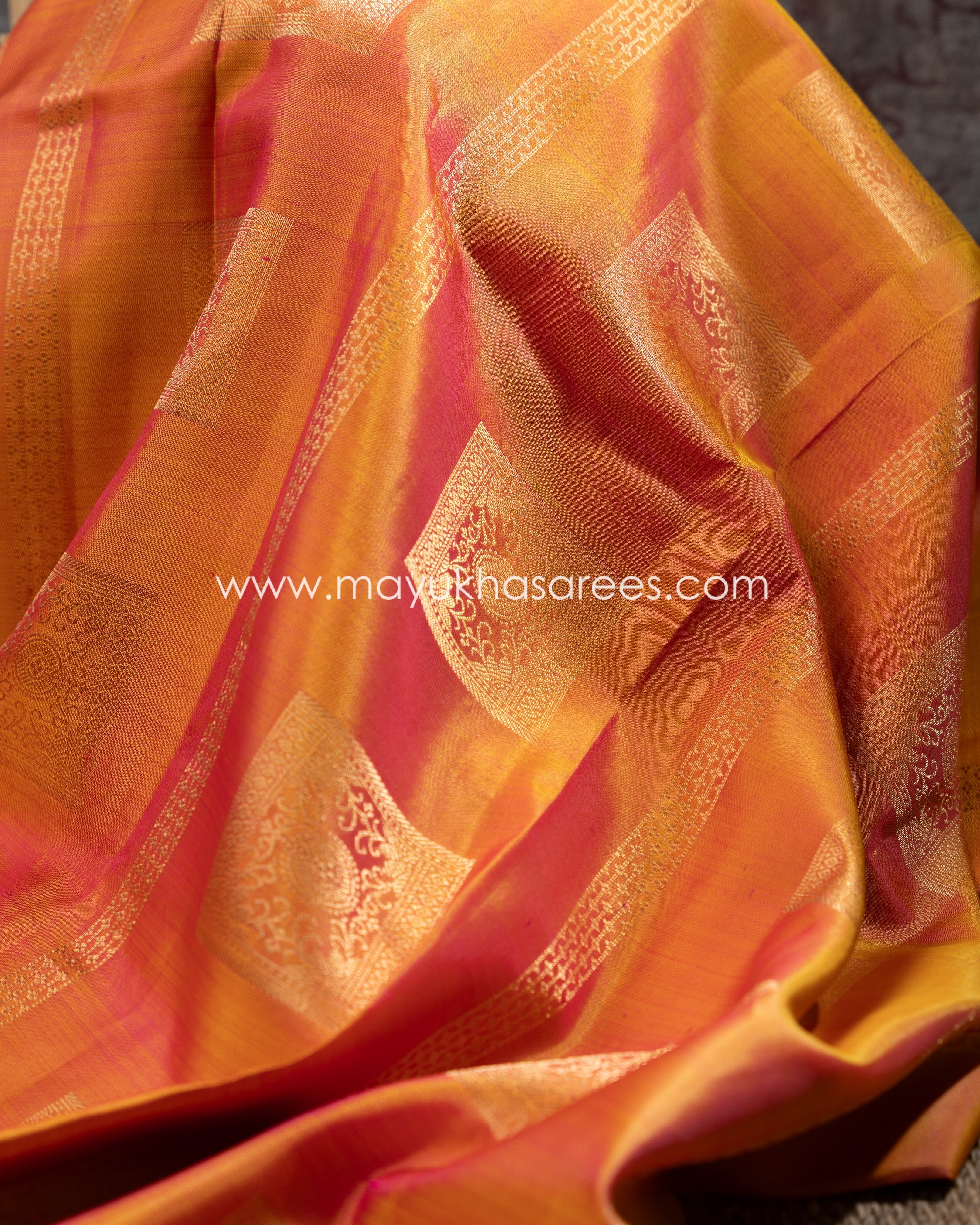 Bottle Green & Glow Orange 2gm Zari Elegance Kanchipuram Handloom Silk –  Capell Haute Couture